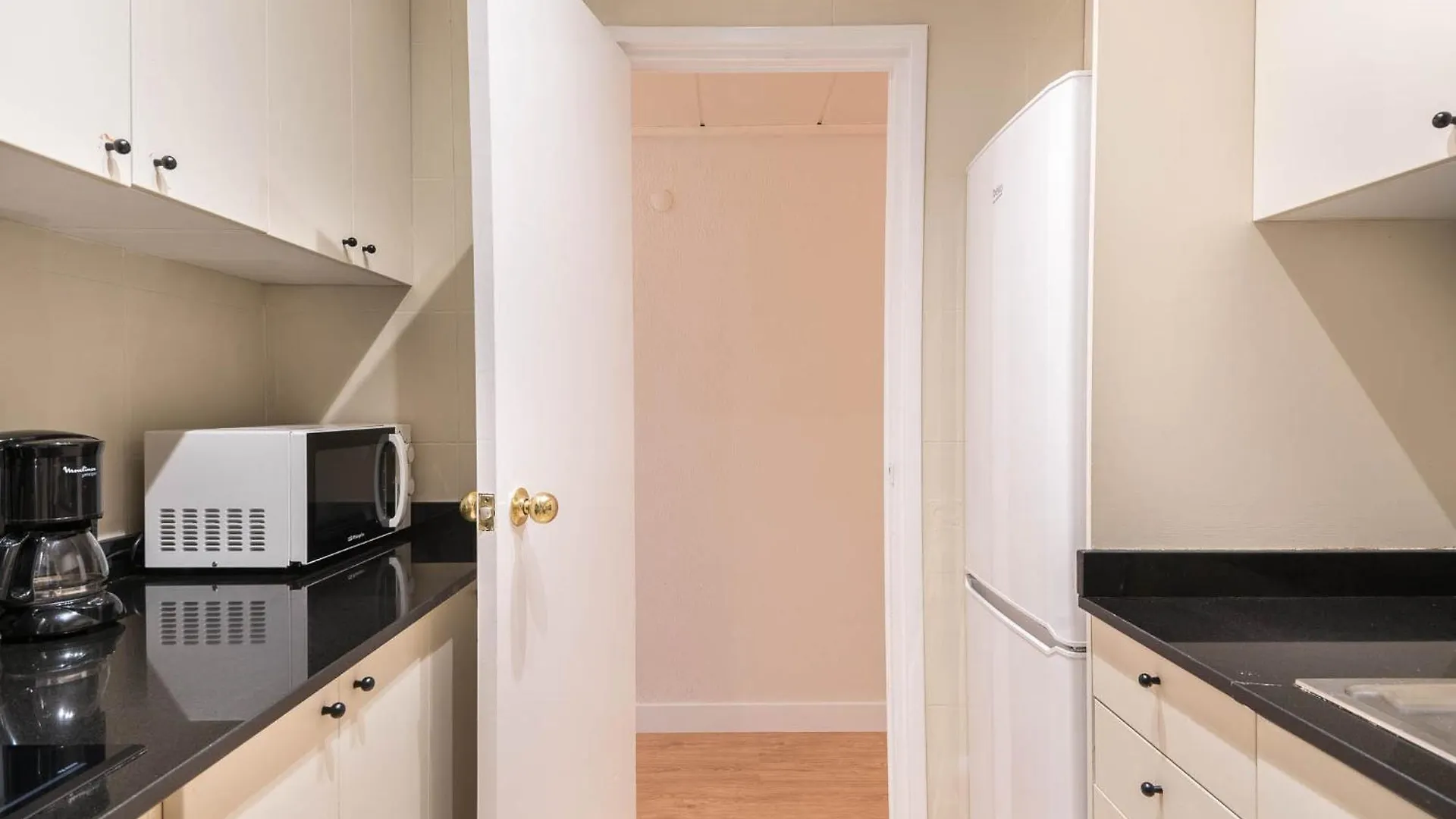 ברצלונה Comfortable Apt For Groups Next To Sagrada Familia ספרד